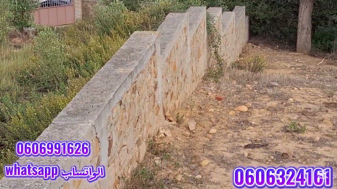 قطعة ارضيه ملكية 500متر مطلة على السد واصلا الماء والضوء والطريق في الخميس آنجرة. 