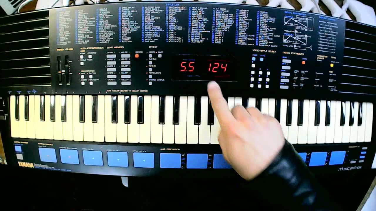YAMAHA PSS-680 (DEMO song)