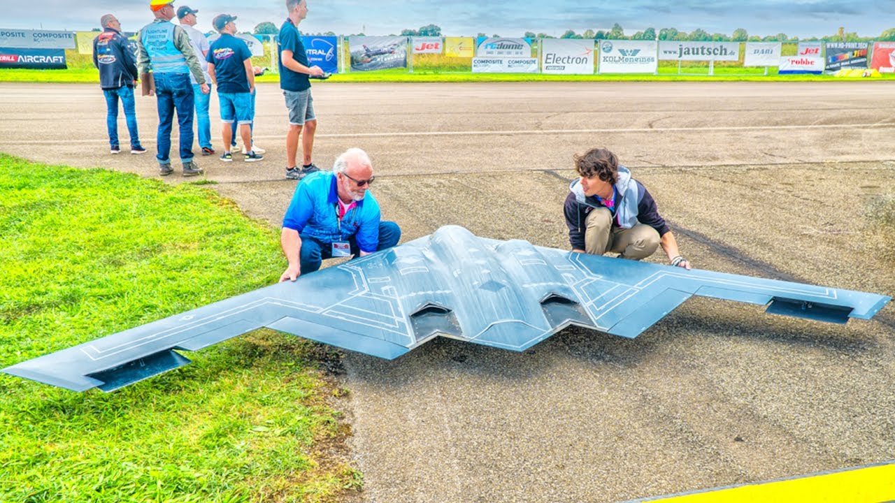 LARGEST B-2 SPIRIT STEALTH BOMBER RC TURBINE JET MODEL