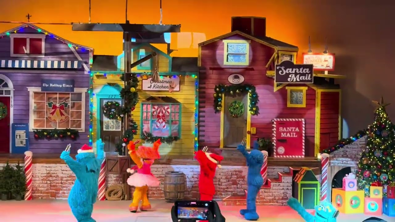 Elmo's Christmas Wish at @SeaWorld Orlando #seaworld #christmas #elmo