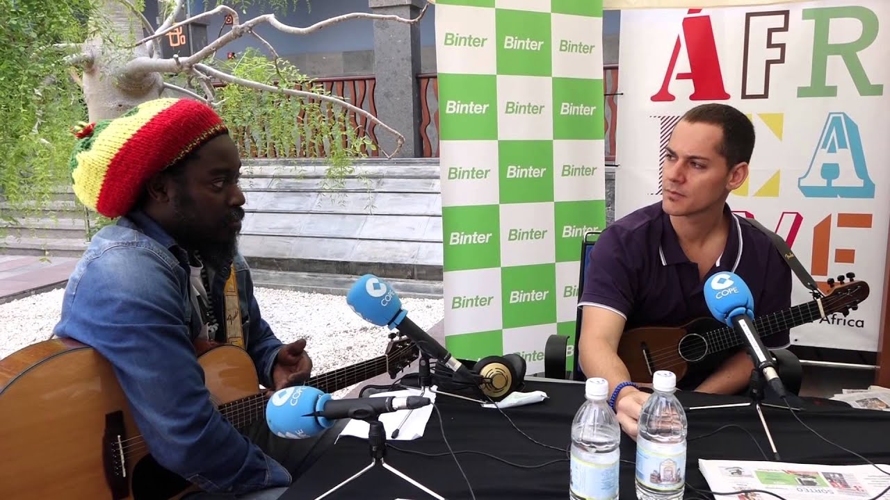Nayaband y el timplista canario Germ&aacute;n L&oacute;pez, en Casa &Aacute;frica