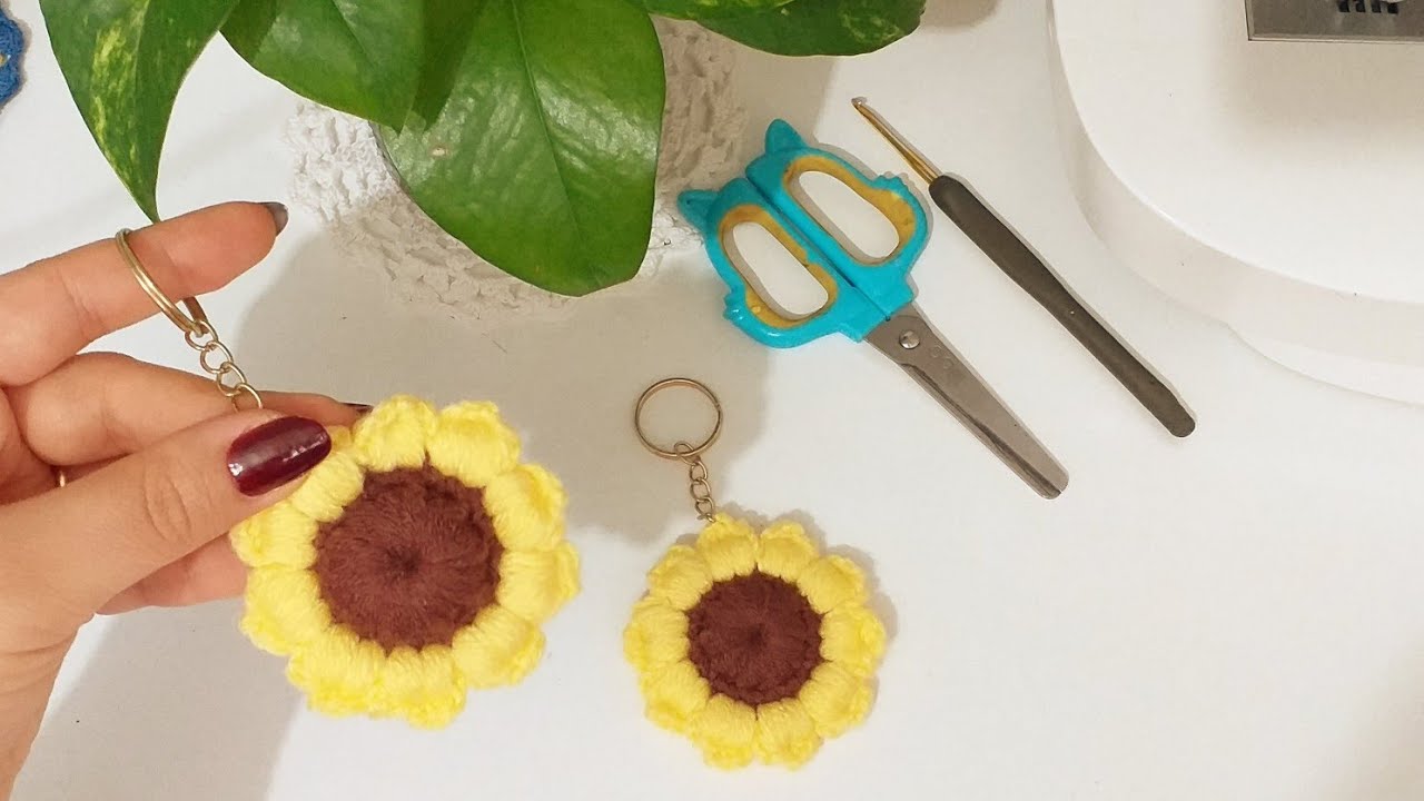 مداليه زهرة دوار الشمس 🌻 كروشيه سهل وجميل جداً من خيوط الزائده 🧶