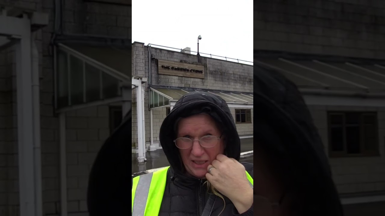 Закрытие сети пабов JD Wetherspoons в Каррикстоне, Камбернолд.