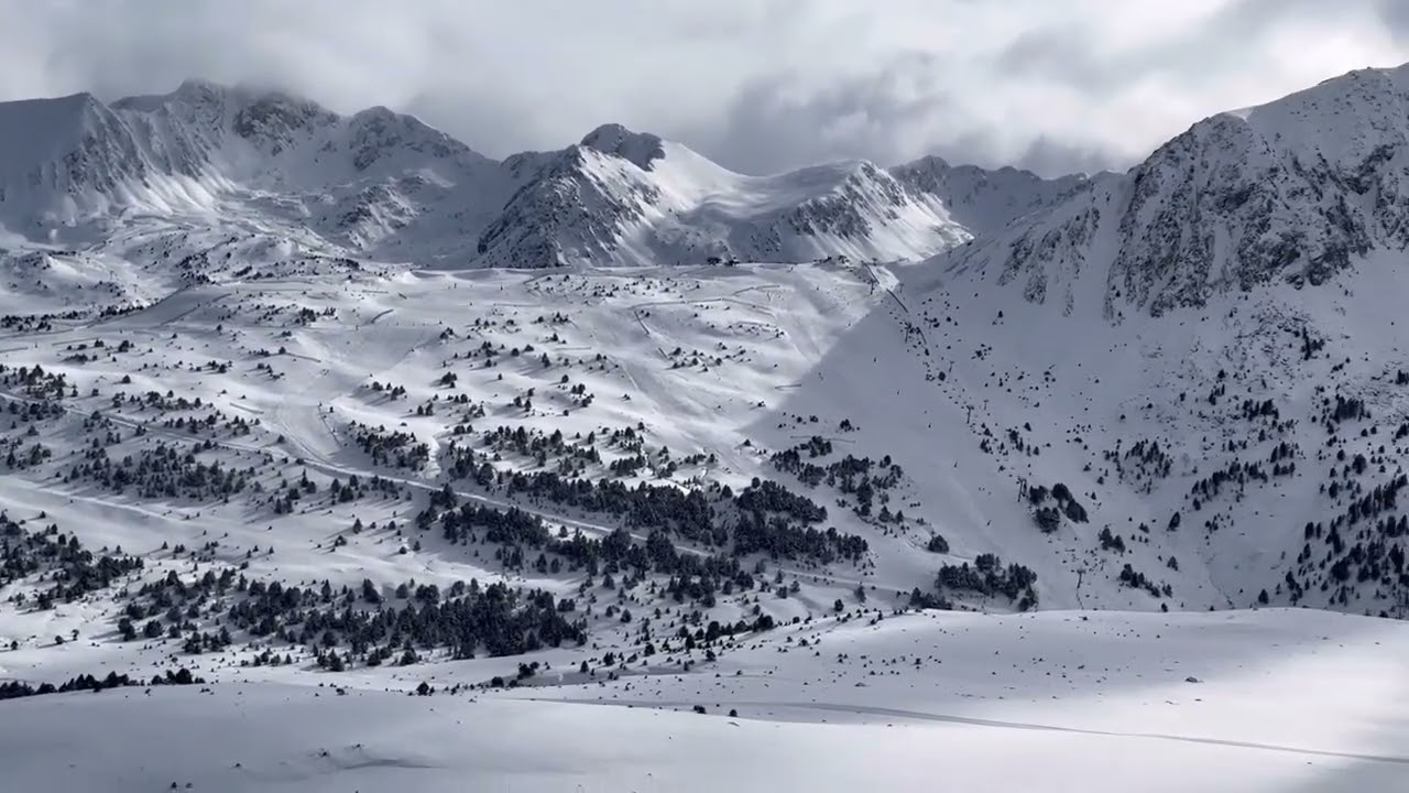 The ULTIMATE Snowboard Trip to Andorra from Barcelona! 🏔️