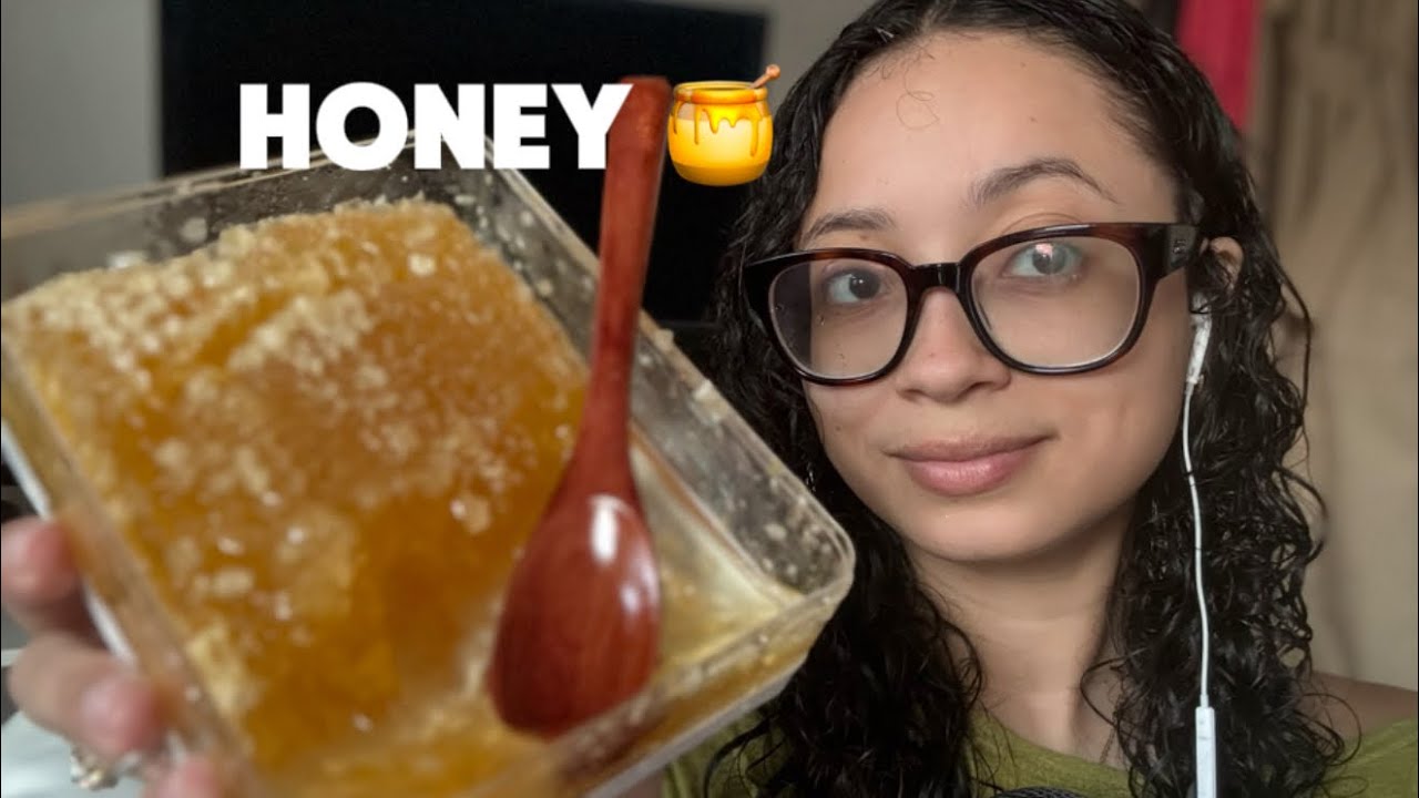 ASMR - EATING HONEY COMB 🍯 CLICKY RAMBLE 