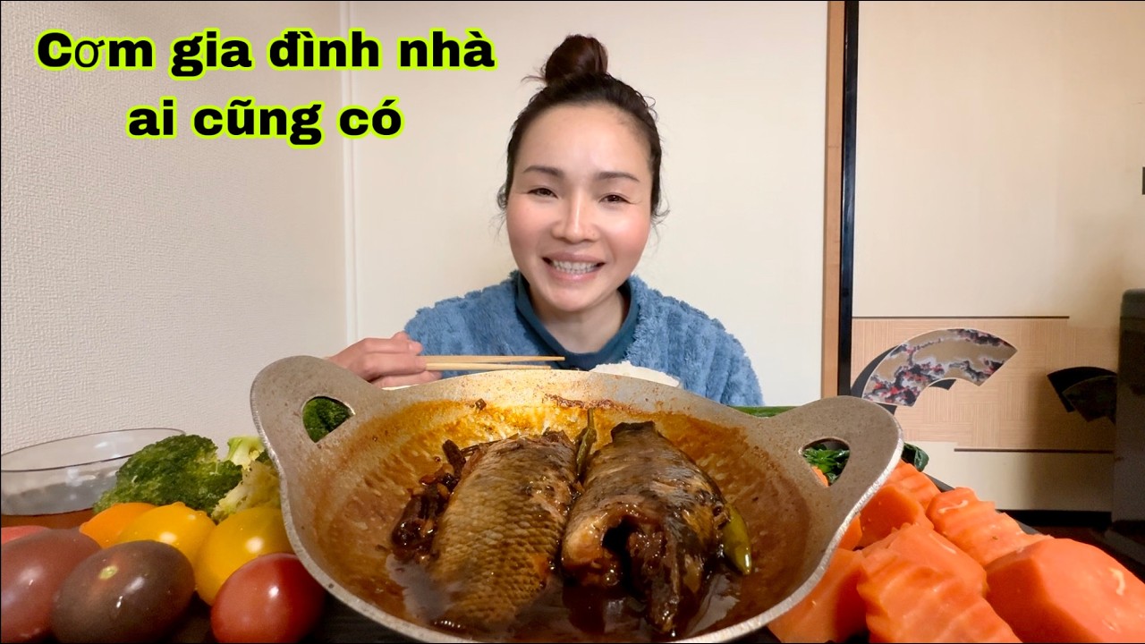 Bữa cơm gia đình rau luộc chấm cá kho dân miền Tây ai cũng biết ăn giống em
