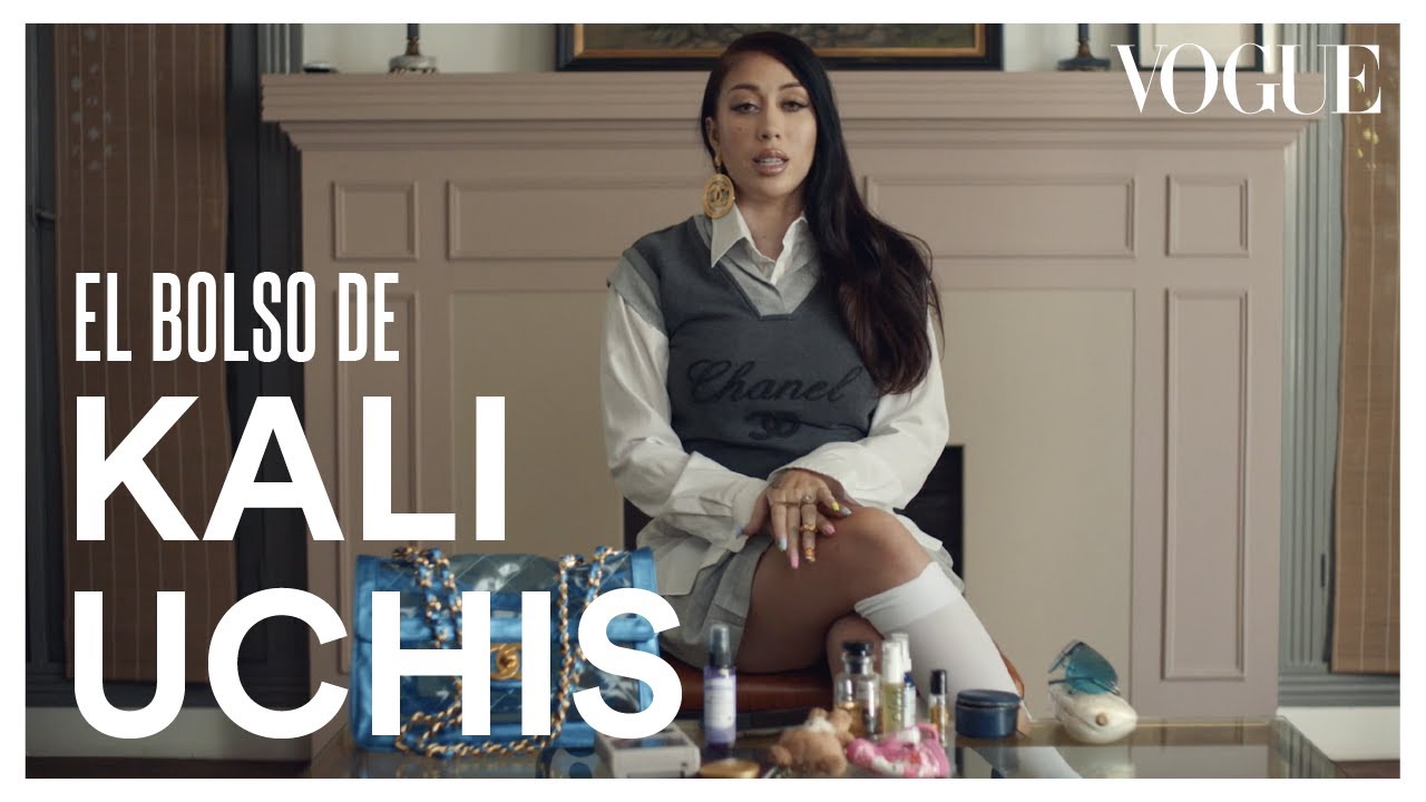 Kali Uchis y los secretos que guarda en su bolso | Vogue México