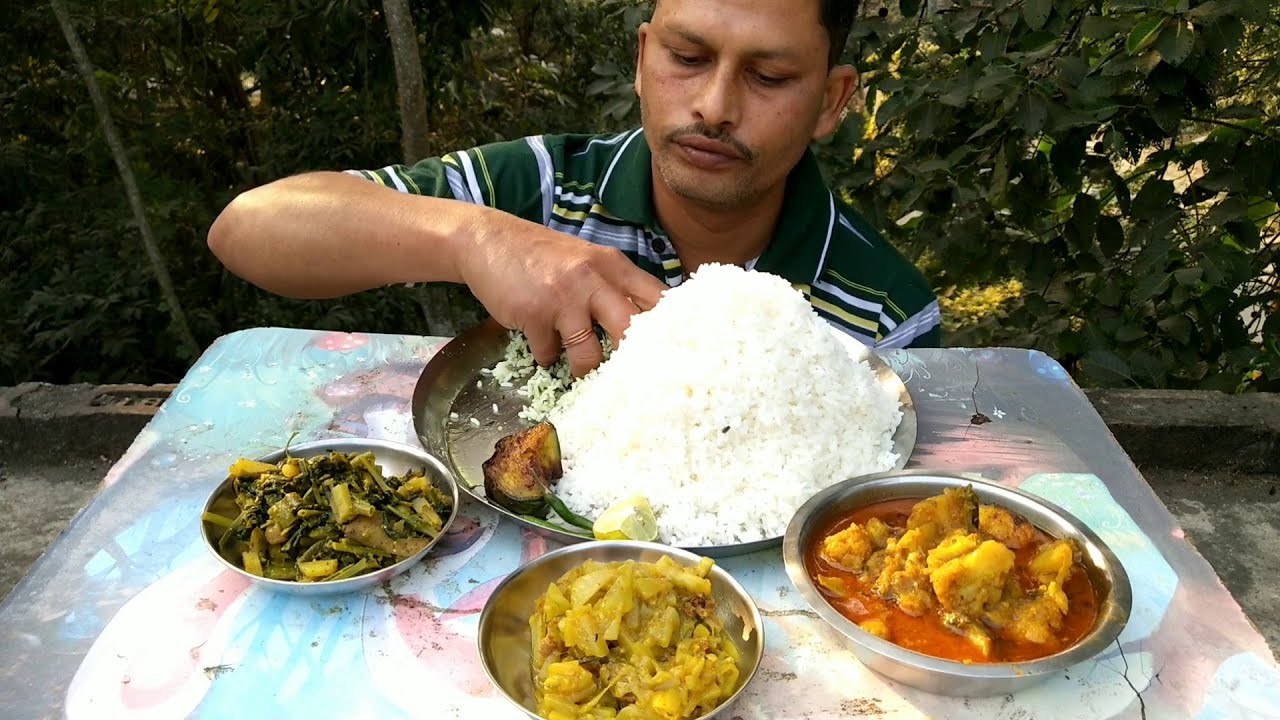 Bhaat er Poriman Kom Hole - Lunch er Moja Thake Na | Huge Rice with Matar & Khesari Spinach