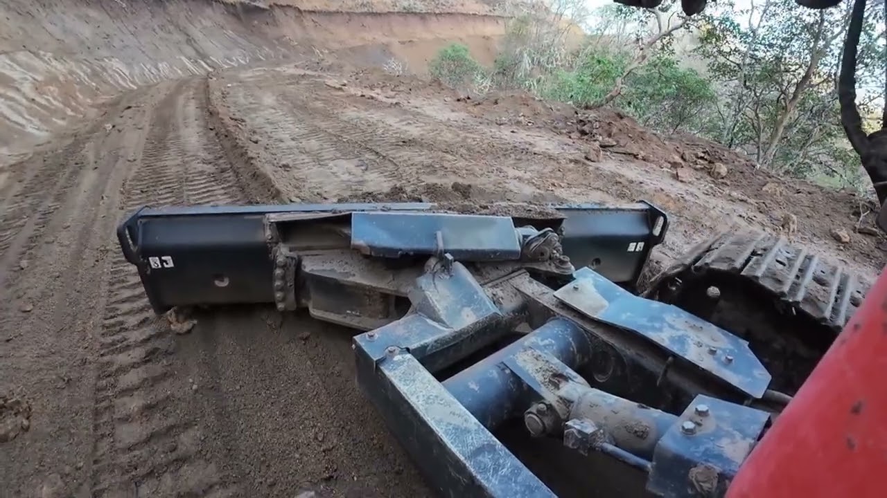 Завершающий штрих на гранитной дороге с помощью экскаватора Kubota KX 040 4.