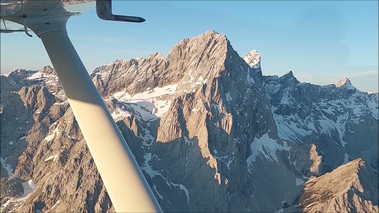 Die Renate der Hans und sein Sohn der Stefan- Sundowner am Dachstein, schöner kann Fliegen kaum sein