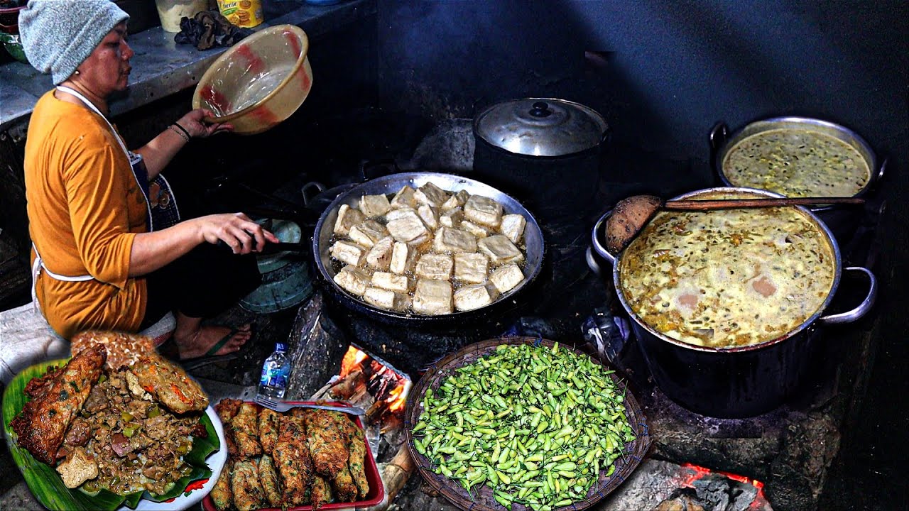 SEGO TEMPE PEDAS WARUNG BU SUMINI JONTRO PATI BELI 4 RIBU MASIH DILAYANI