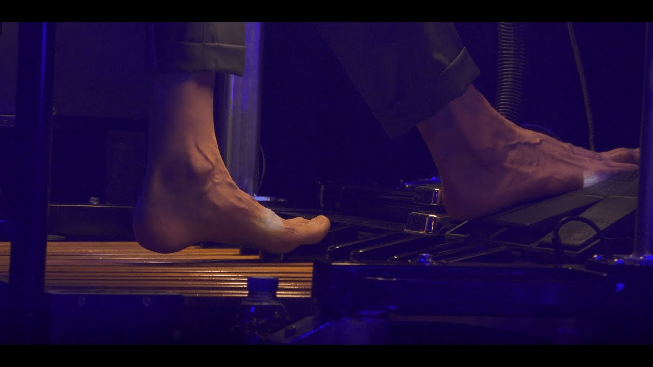 Utrechtse Studenten Bigband ft. Carlo de Wijs - Mr Feet