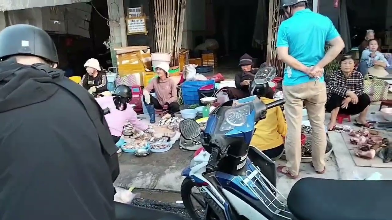 Vinh Hai market in the afternoon in Nha Trang city.