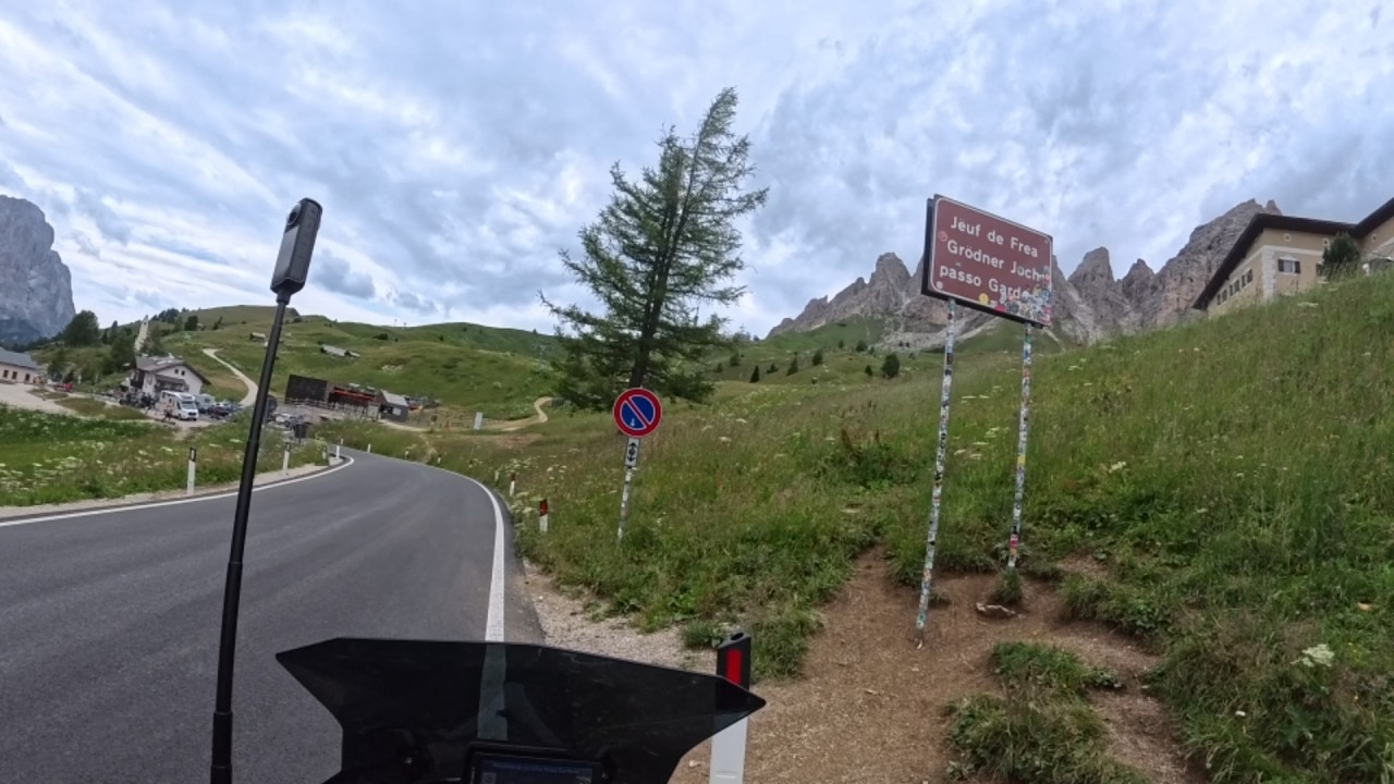 Passo Gardena in moto 🇮🇹 - Dolomiti Tour 2025
