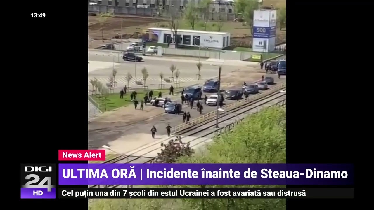Alertă în București, înaintea meciului Steaua-Dinamo. Suporterii s-au bătut și au aruncat cu petarde
