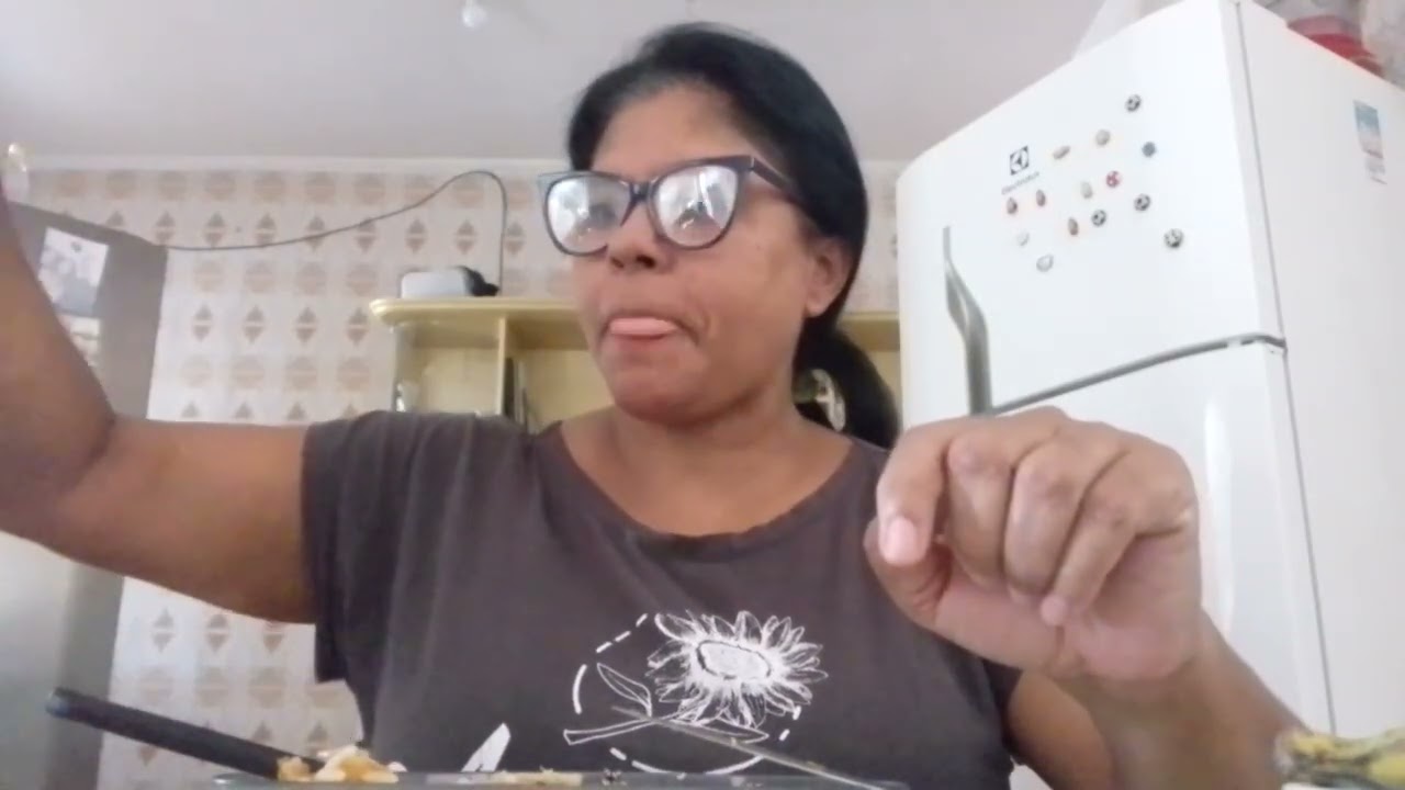 Bora almoçar amigos feijão arroz e carne 🍖
