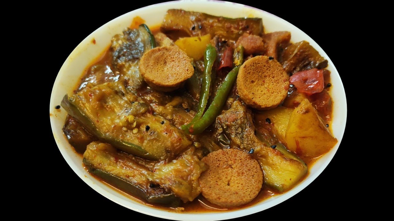 বড়ি দিয়ে আলু বেগুনের ঝোল | Niramish Aloo Begun Bori Jhol | Begun Aloo Bori Recipe| Bengali recipes