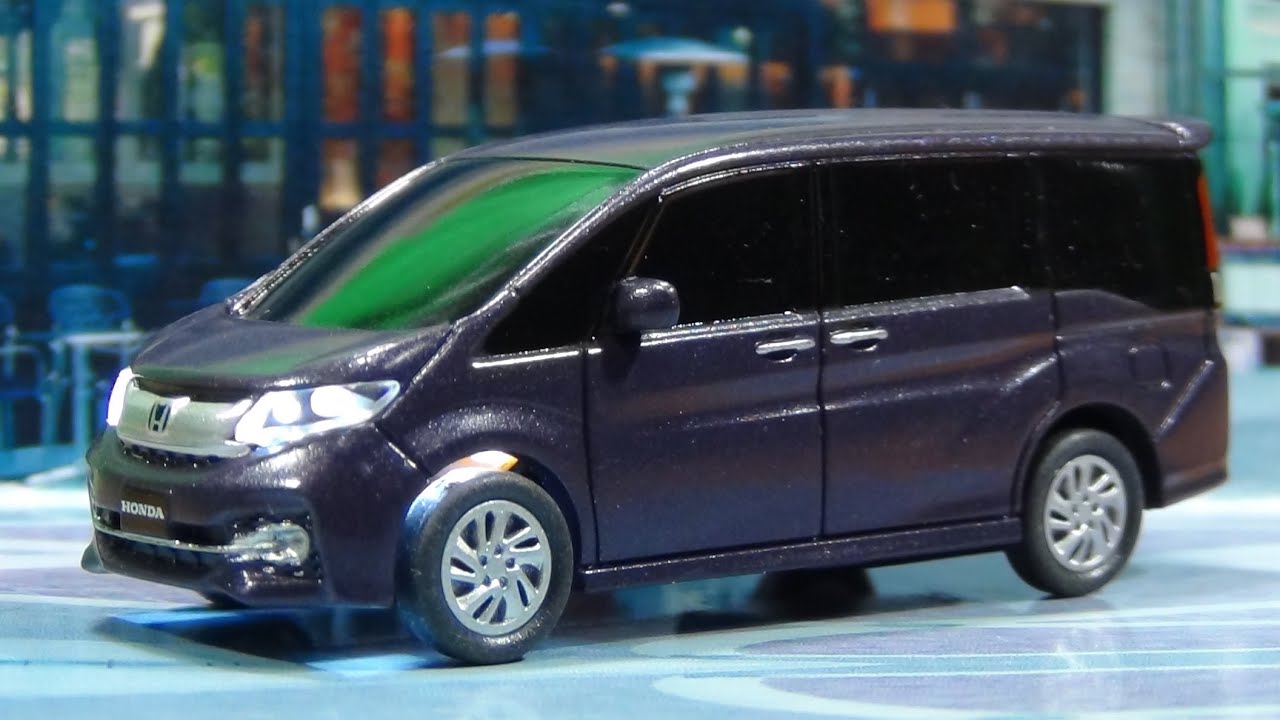 非売品 ホンダ 新型ステップワゴン ミニカーキーホルダー(ライト点灯)