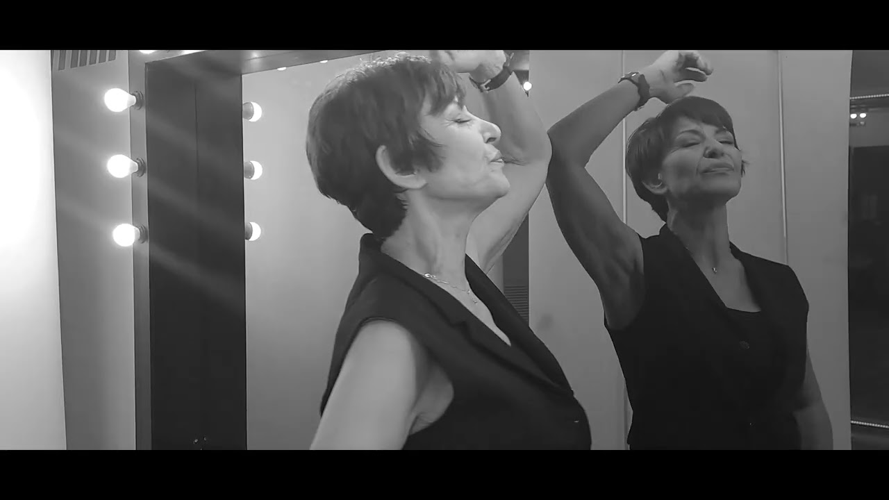 Κωνσταντίνα - Χορεύω Το Ζεϊμπέκικο | Official Music Video