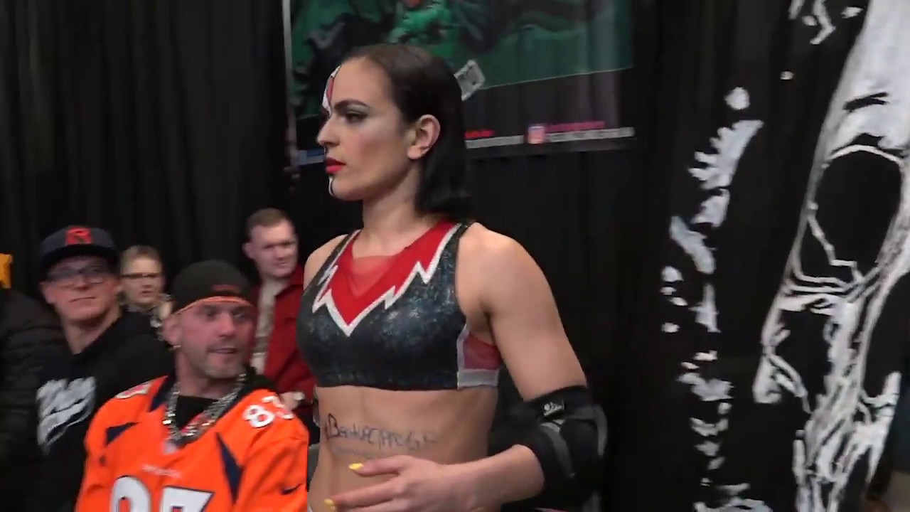 Laynie Luck vs Thunder Rosa -  2/8/19