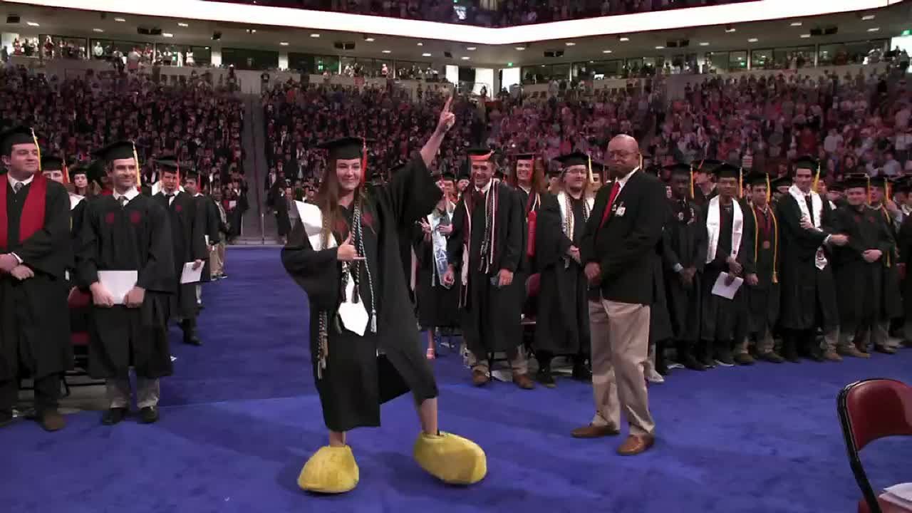 Cocky mascot reveals identity during graduation