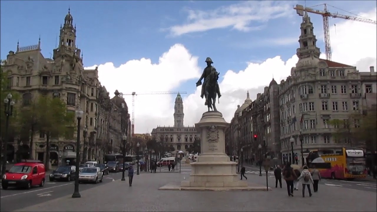 Porto, Portugal:  Avenida dos Aliados (Allies' Avenue)