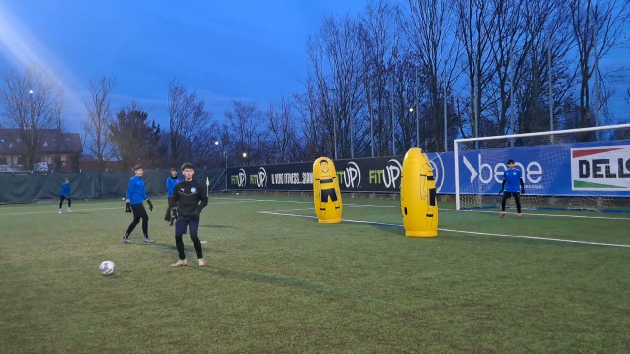  parabolico con traiettorie a tagliare sperimentiamo #football #goalkeeper 