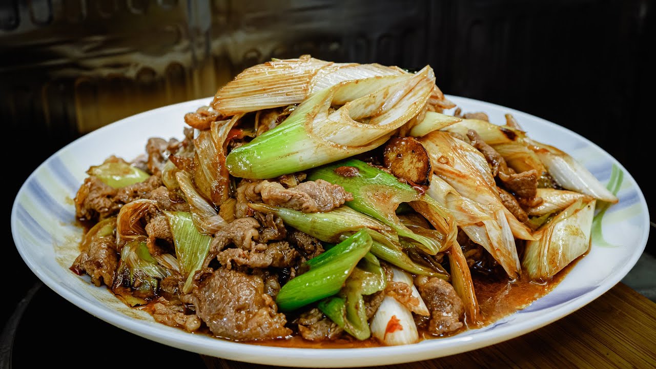 廣東話影片｜蔥爆肥牛｜颱風當中，唔好搞咁多野啦，盡量以簡單為主，材料都是易於長期儲存為主，但做起來一樣咁好味！