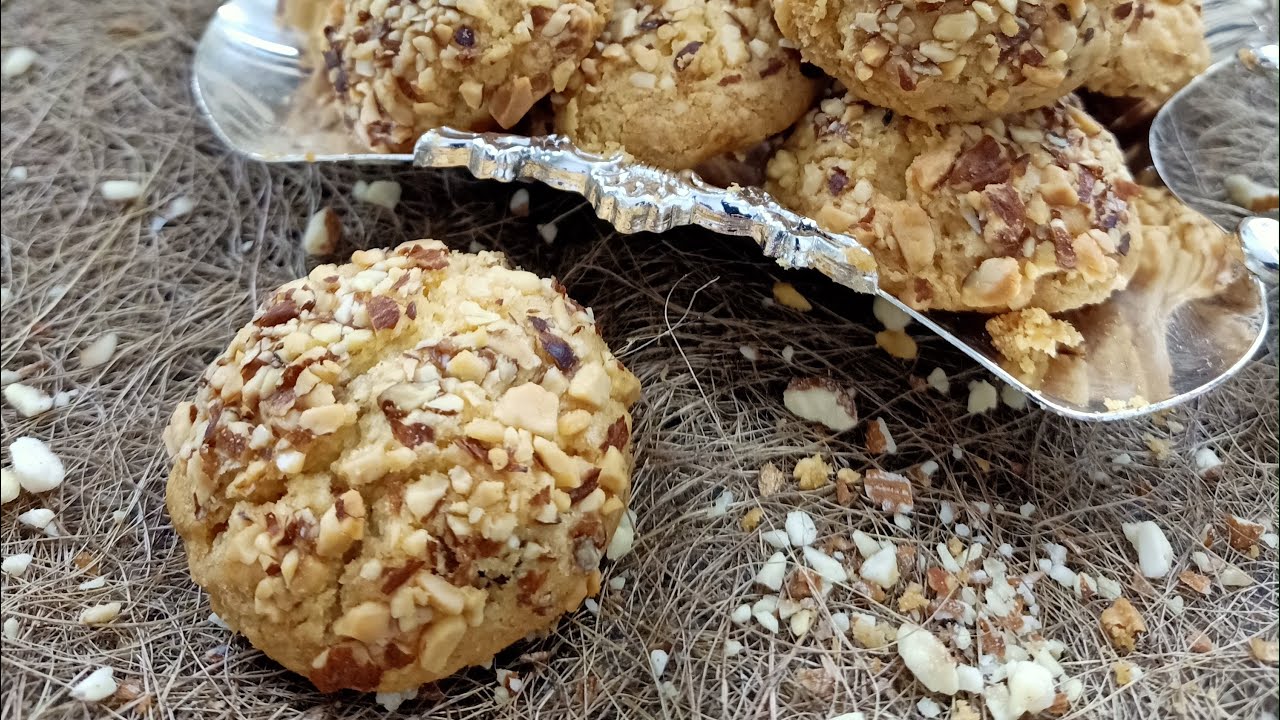 حلويات العيد : غريبة اللوز و الزبيب