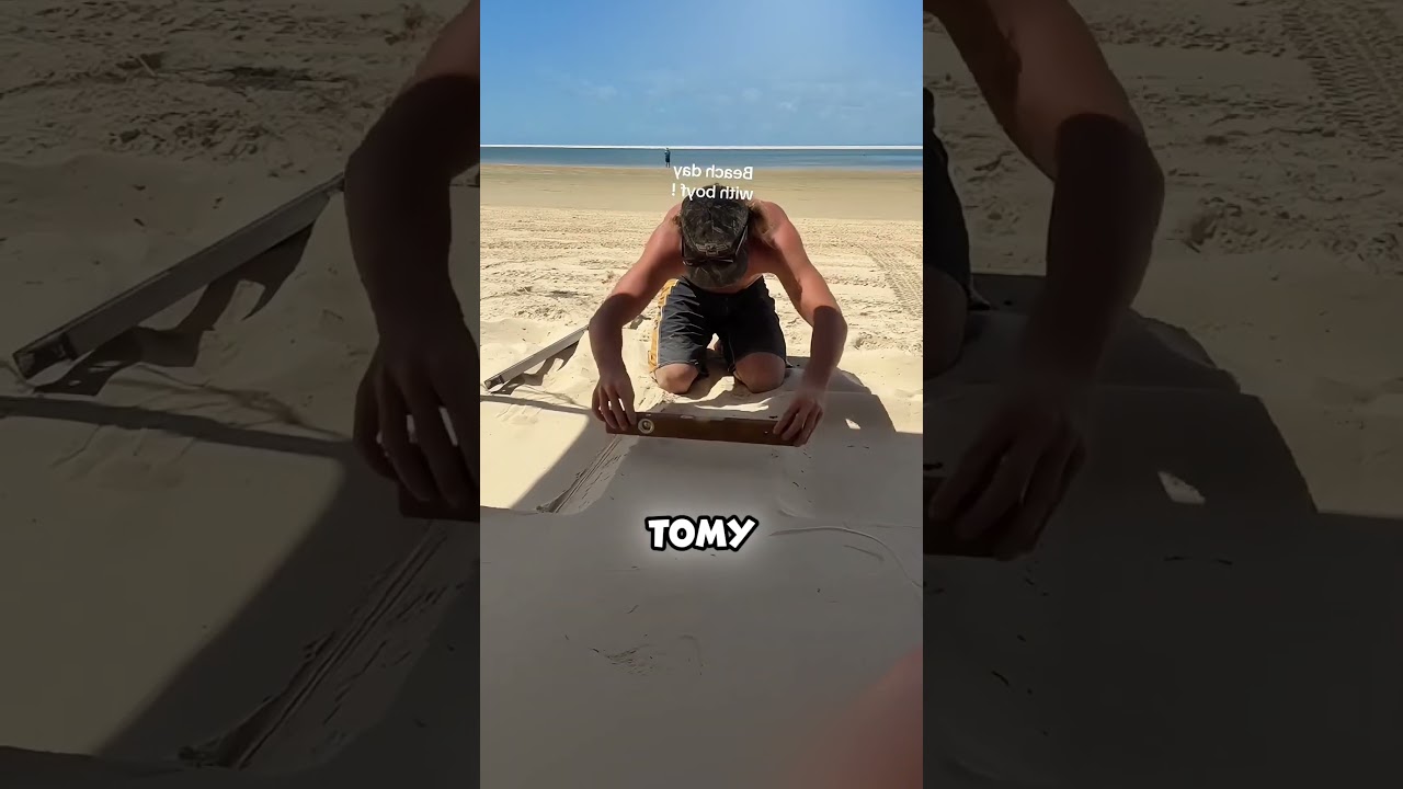 У неё довольно странный парень..