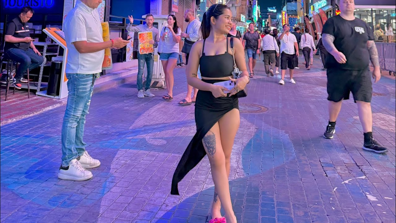 A small clip from my trip to Pattaya,walking street.🤩😱 #bangkok #thailand #pattaya #walkingstreet 