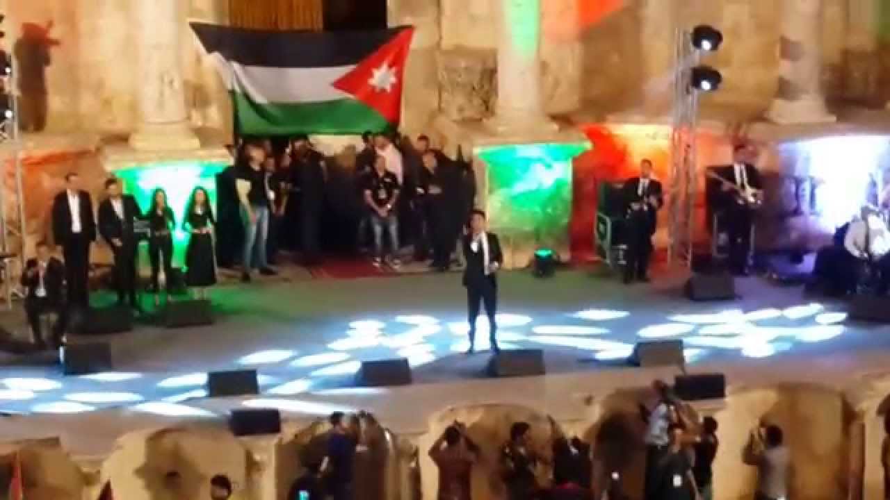 لحظة دخول محمد عساف الى المدرج الروماني