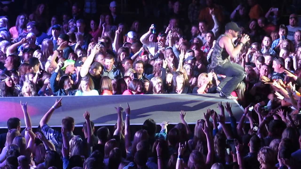 Brantley Gilbert ~ Let's Take It Outside (doing backflip)