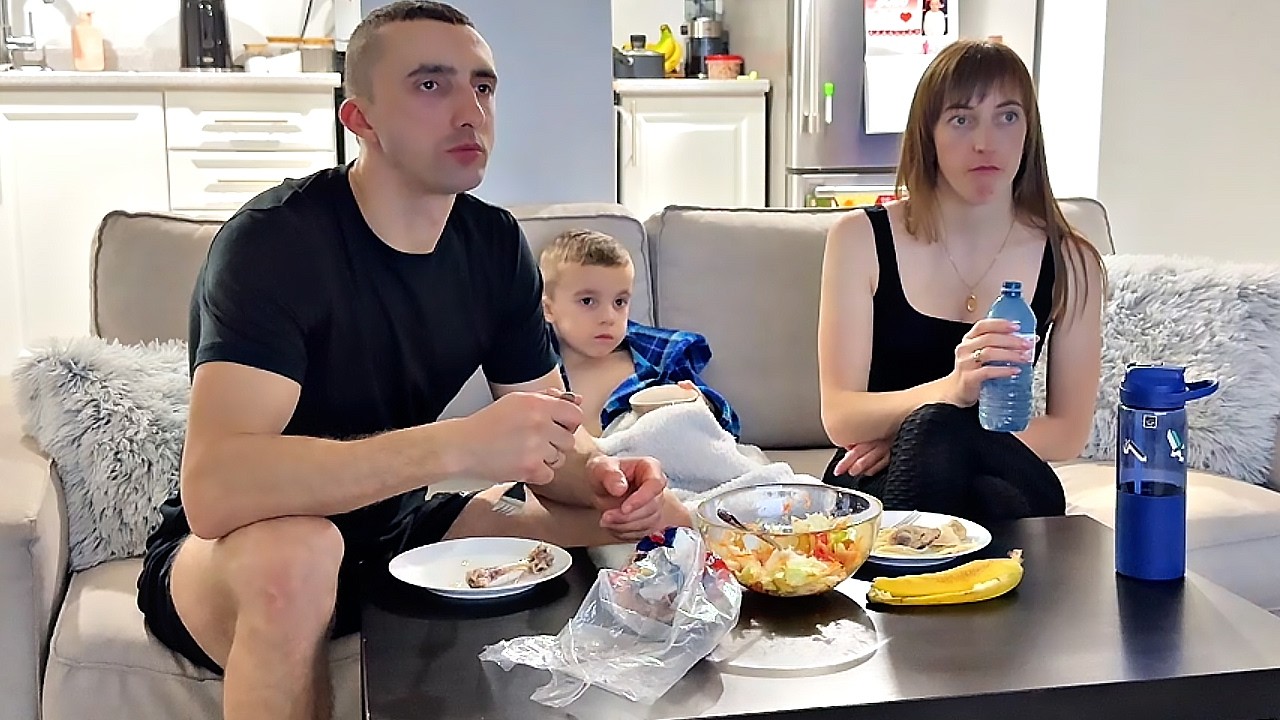 Ukrainian Family Life in Canada | After Christmas Cleanup & Evening Routine