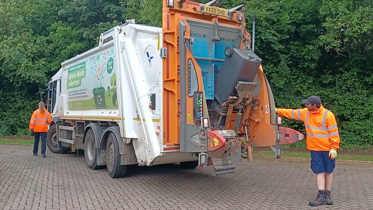 Dennis Elite 6 Olympus bin lorry on Non-Recyclable Waste, ZHD