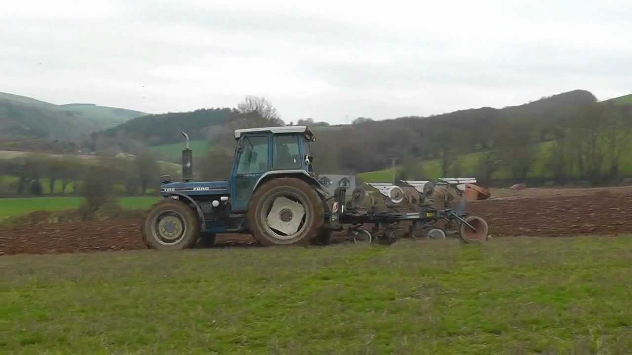 Ford 7810 Ploughing (1)