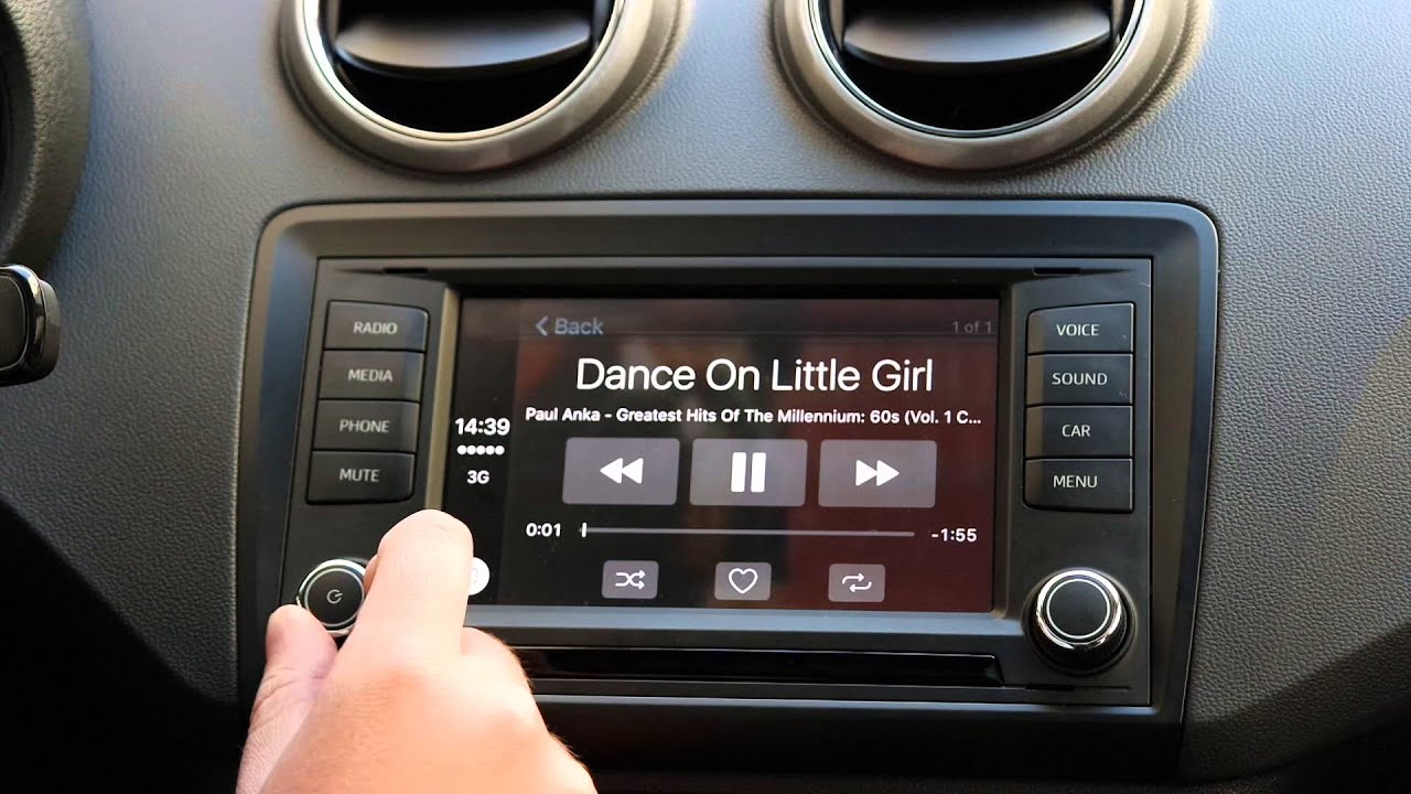 SEAT Ibiza 2016: infotainment Apple CarPlay