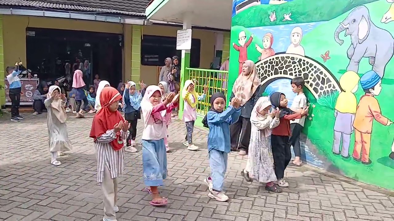 Latihan Nari Gambang Suling, TK RAHMATUL HUDA