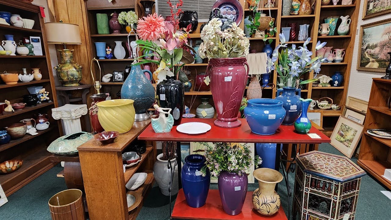 WOW - GOLD, DIAMONDS, BAKELITE, STERLING & GLASS @ I-76 ANTIQUE MALL #shopwithme #vintage #jewelry