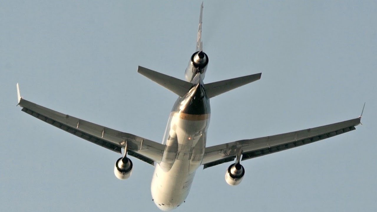 Impressive Sight - UPS McDonnell Douglas MD-11F Action at Dubai Int'l Airport