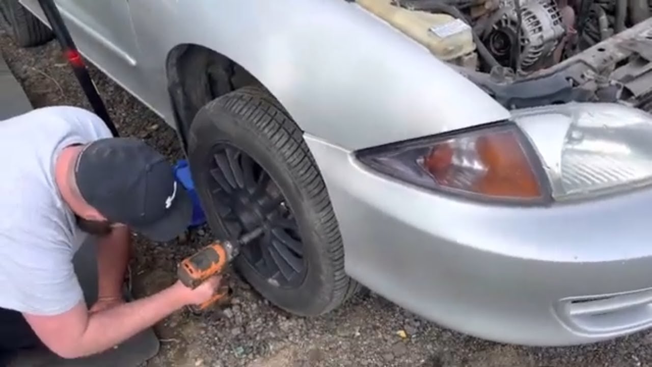 Замена передней ступицы и подшипника ступицы (Chevrolet Cavalier)