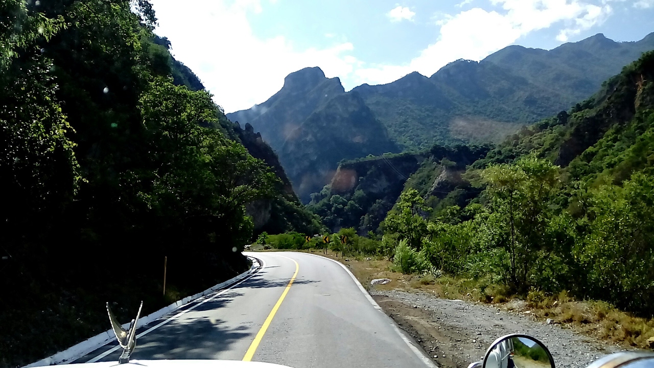 Subiendo La Sierra de Iturbide, Nuevo León.