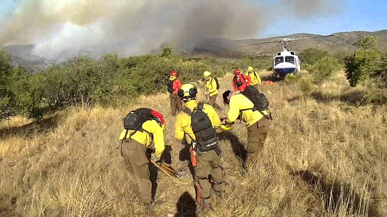 entremedio de la amenaza son solo ellos - incendios forestales