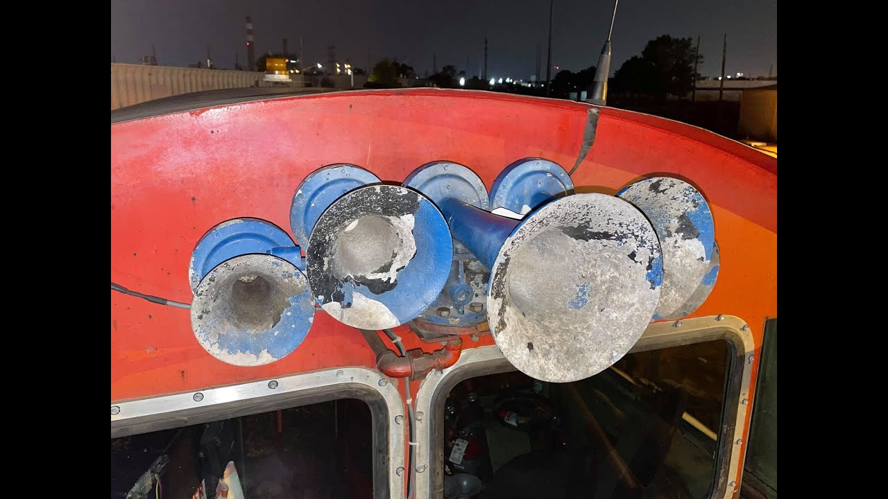 Ex-Amtrak AEM-7 #943 80s Wide Font Big Bore Nathan K5LA Horn Mounted on DRIR SW8 #553 (10/20/21)