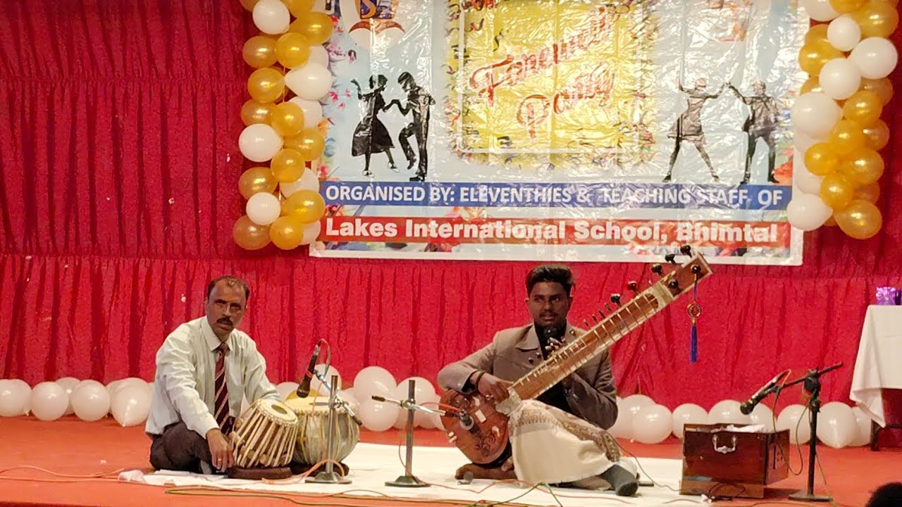 Jab Harshit Kumar ke haath sitar par chale, toh waqt jaise thamm sa gaya. Ek sukoon bhari dhun #lis 