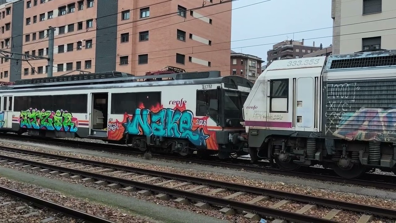 333+440-217 entrando en la estación de Ponferrada 