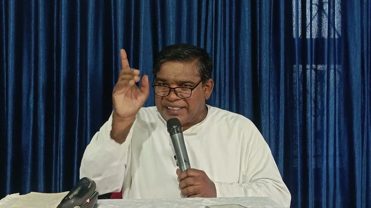 (அப்போ 7:2) மகிமையின் தேவனாக வெளிப்பட்டார்