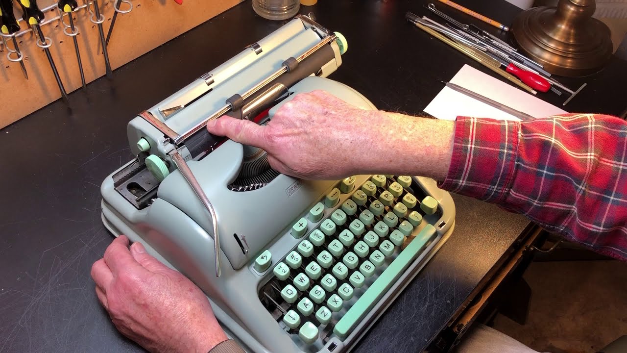 Hermes 3000 typewriter operation