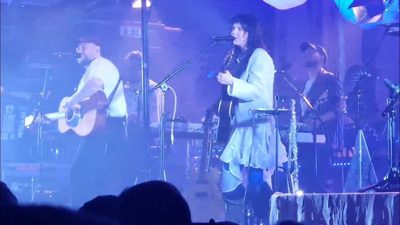LITTLE TALKS. 🇮🇸 Of Monsters And Men play famous hit at 02 Academy in Glasgow, Scotland (14.2.2026)