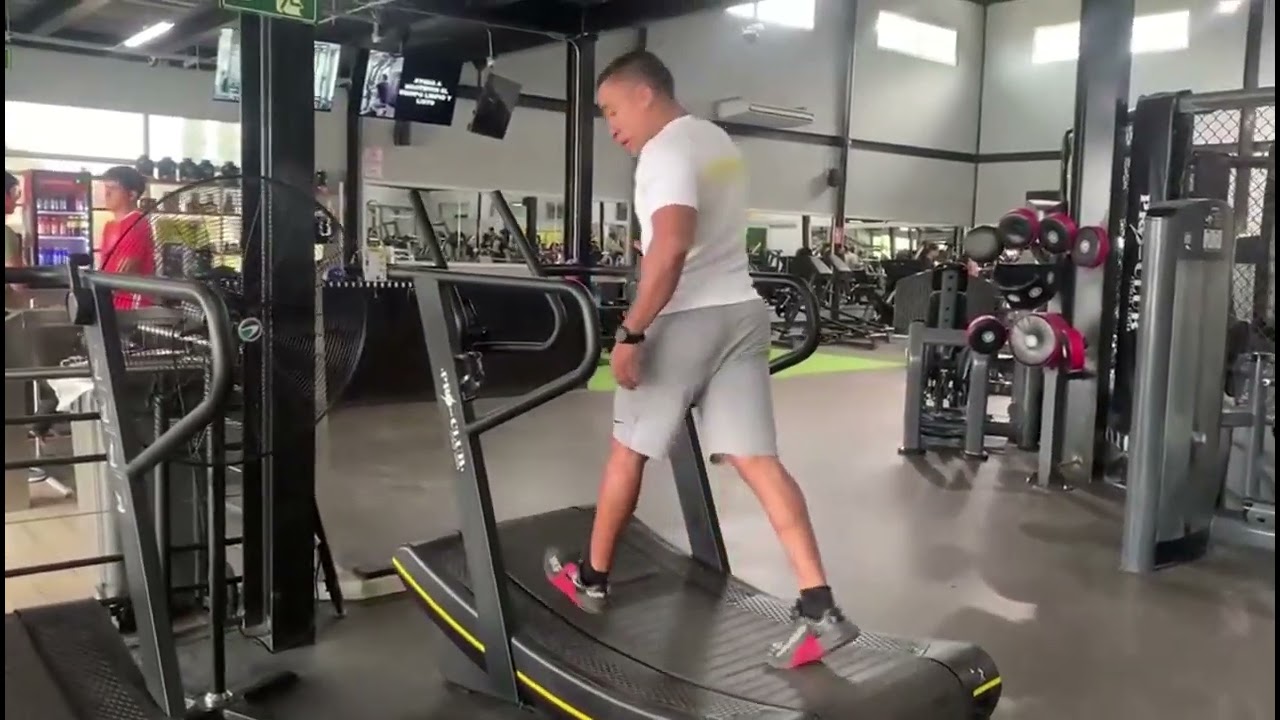 C&oacute;mo Usar la Caminadora Curva en el Gimnasio | PROCLUB